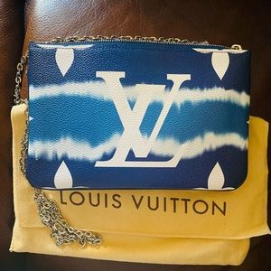 💙🤍LV  Double Zip Pochette
Limited Edition Escale Monogram
Crossbody🤍💙
